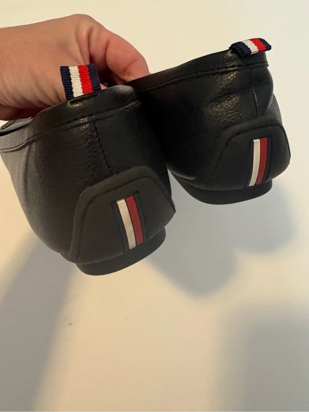 Tommy Hilfiger Black Leather Loafers with gold Logo NWOT 9.5